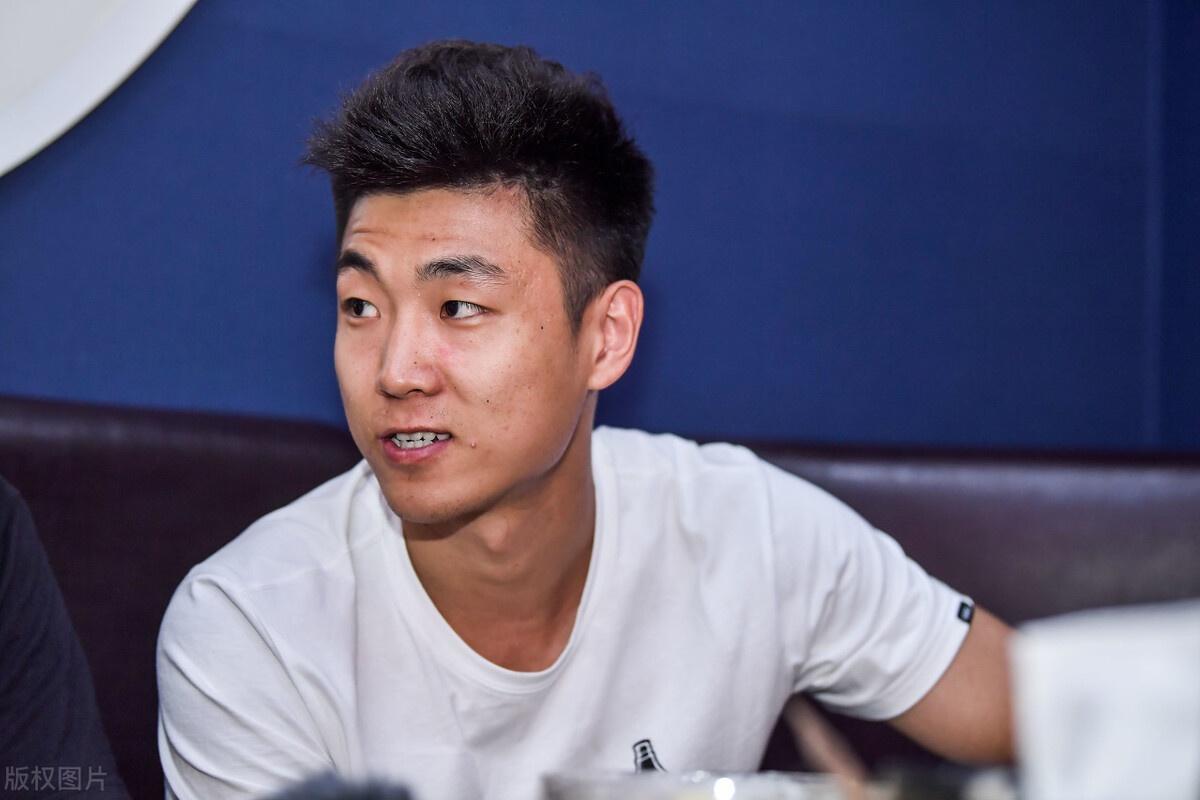 摊牌了高诗岩官宣最新去向6字回应网友质疑山东男篮再争冠