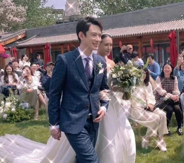 喻佳丽婚礼现场照曝光李斯丹妮缺席11届快女重聚爷青回