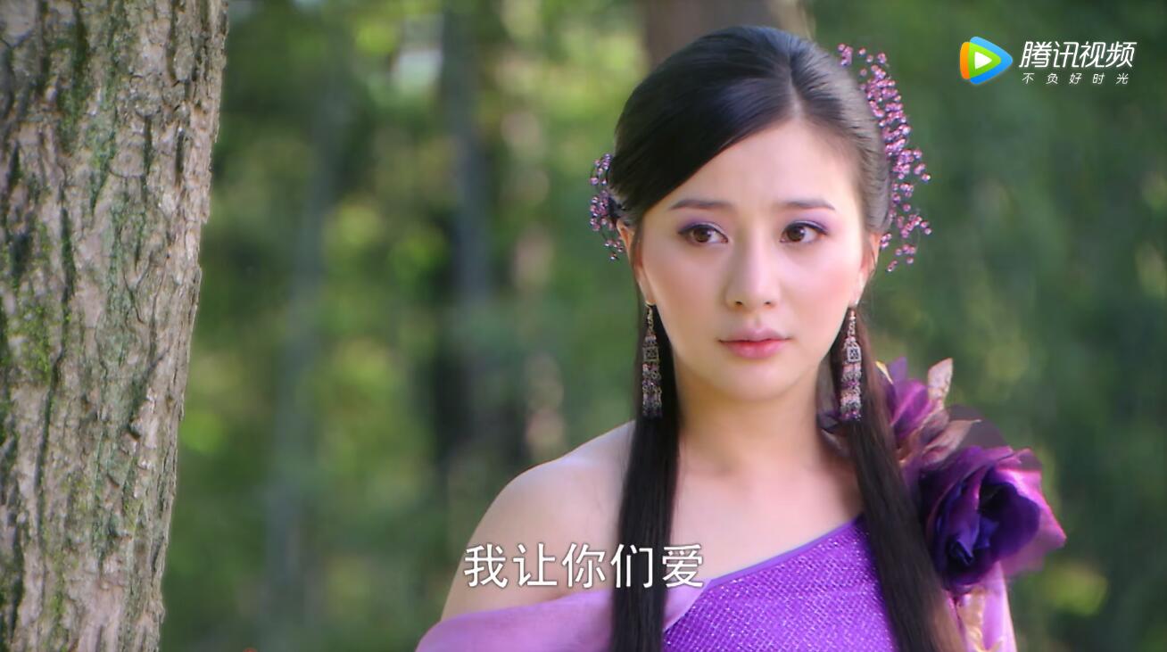 玫瑰仙子熊乃瑾抱花自拍面部僵硬被指整容痕迹太重