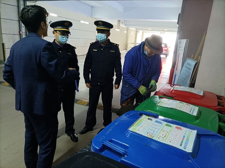 曲江城管执法局开展生活垃圾分类回头看提升生活垃圾分类标准