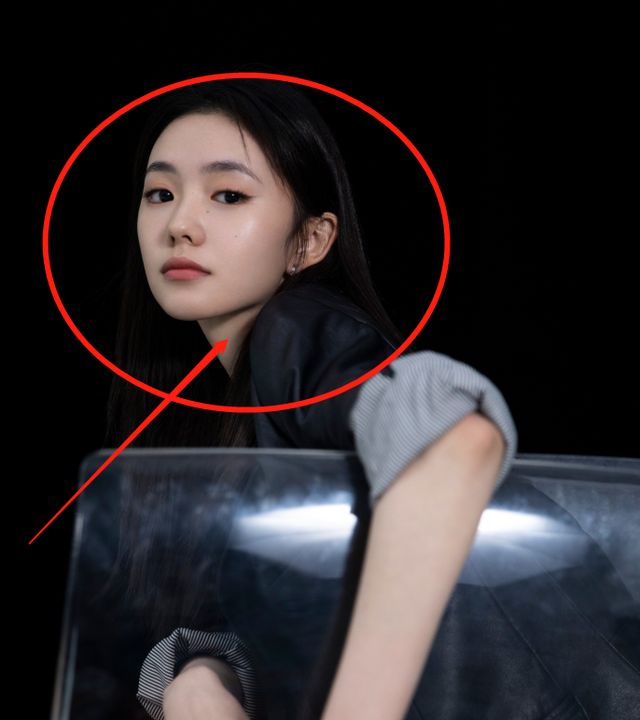 悬崖之上首映礼,张艺谋携3位女主演亮相,飞凡气质却不输刘浩存|悬崖之上|刘浩存|飞凡_新浪新闻