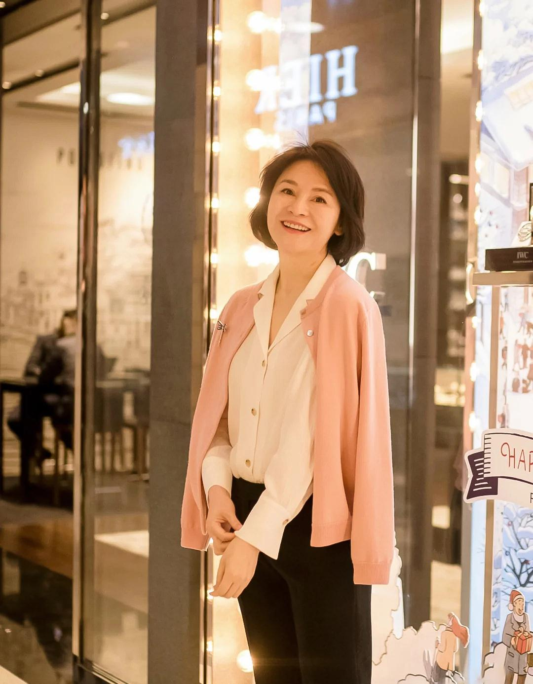 中年女性的美在于精致分享9套妈妈辈穿搭气质优雅大方还得体