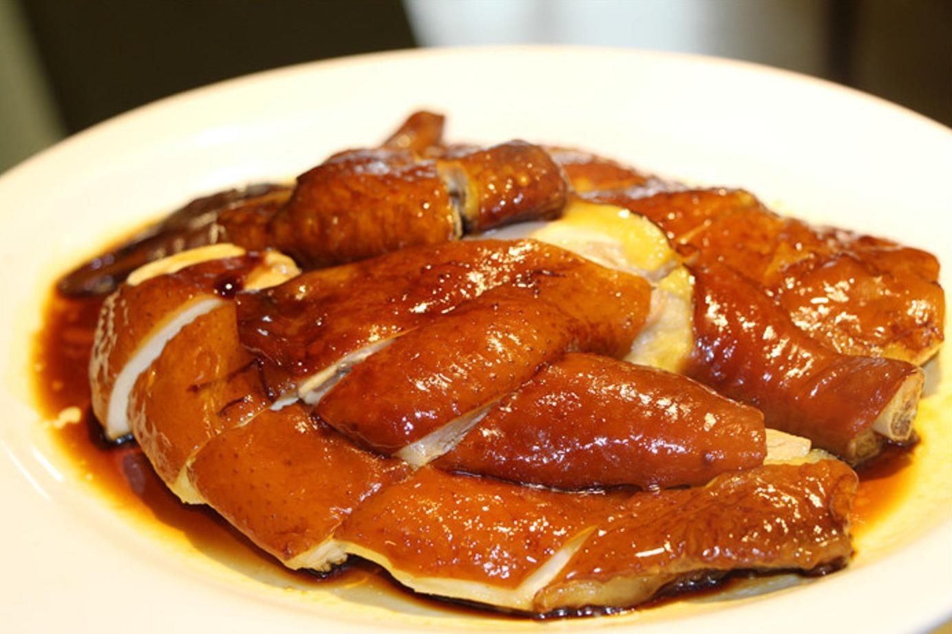 让人馋出口水的广东豉油鸡好吃到骨头也不剩色泽油亮超香