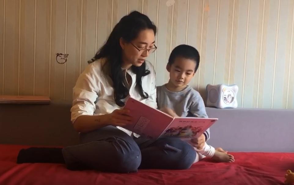 陪孩子读绘本从多大开始进行又需要哪些技巧