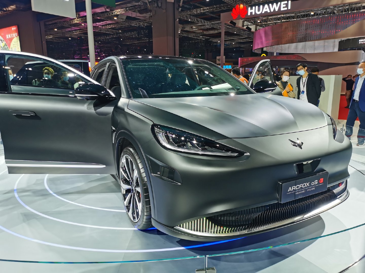 华为技术加持,但定价有点高,体验极狐阿尔法s!-新浪汽车