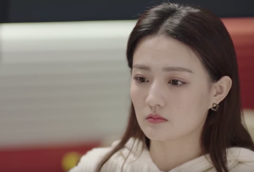 良辰美景徐璐妆感太重显老眼妆苍蝇腿笑起来还有褶子