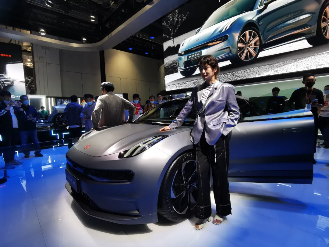 车展看新车颜值即正义极氪001和智己l7拉开电动车选秀时代