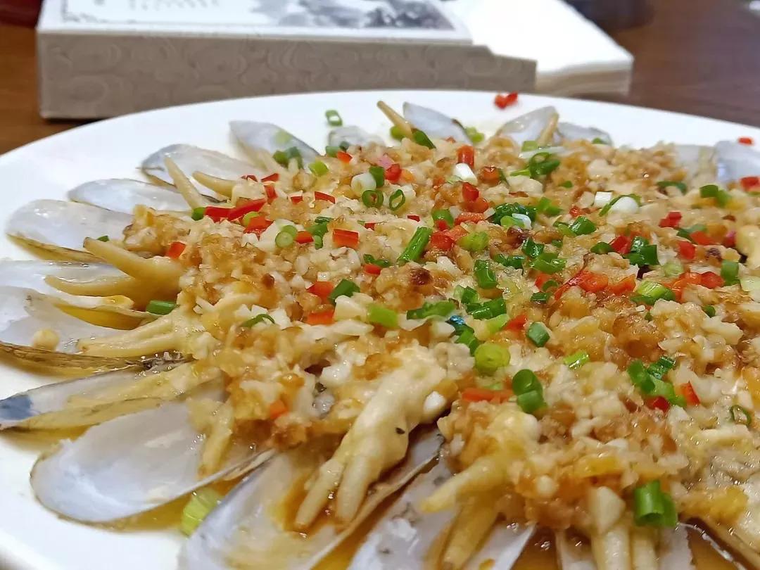 蒜蓉粉丝蒸蛏子,一个个又大又肥,非常鲜美|蛏子|粉丝|生姜_新浪新闻