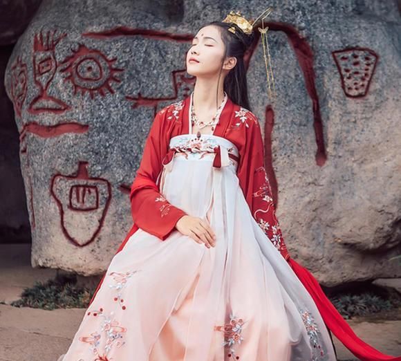 汉服是汉族的服饰吗?我来为大家介绍一下!|汉服|服饰|汉族_新浪新闻
