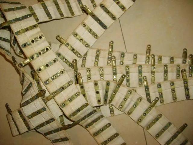 二战时期机枪的弹板供弹和弹链供弹,这二者的优缺点