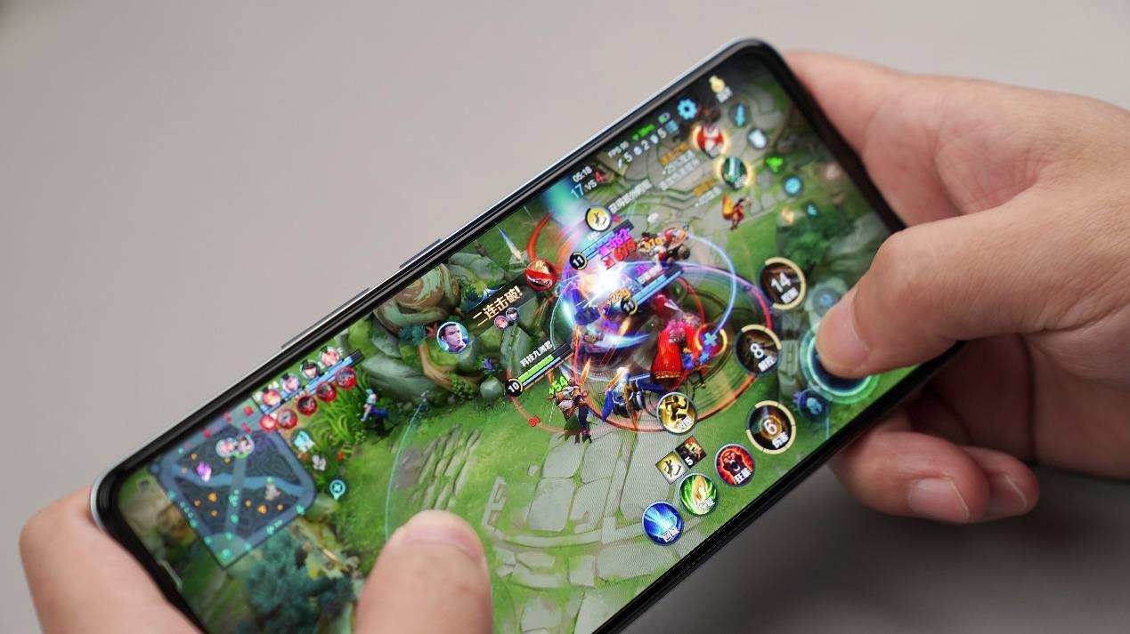 兴致勃勃玩游戏却因手机而败兴五一小长假你可以试试iqooneo5