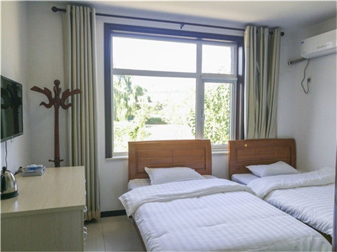 盘山清馨庭院共有客房16间,可以容纳40住宿,客房干净整洁,让你尽情去