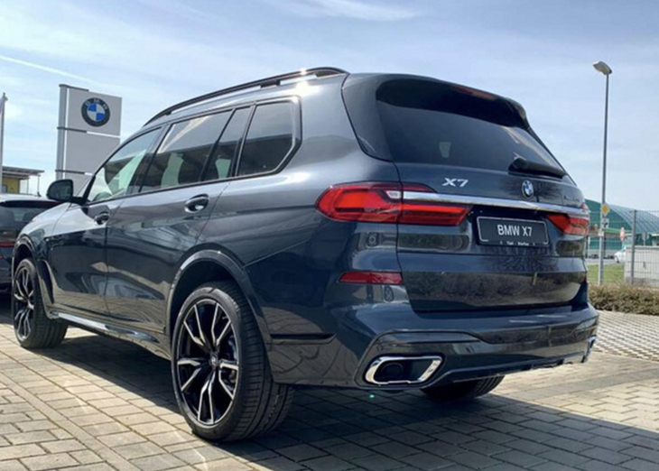 宝马x7实拍图曝光外观时尚气场十足