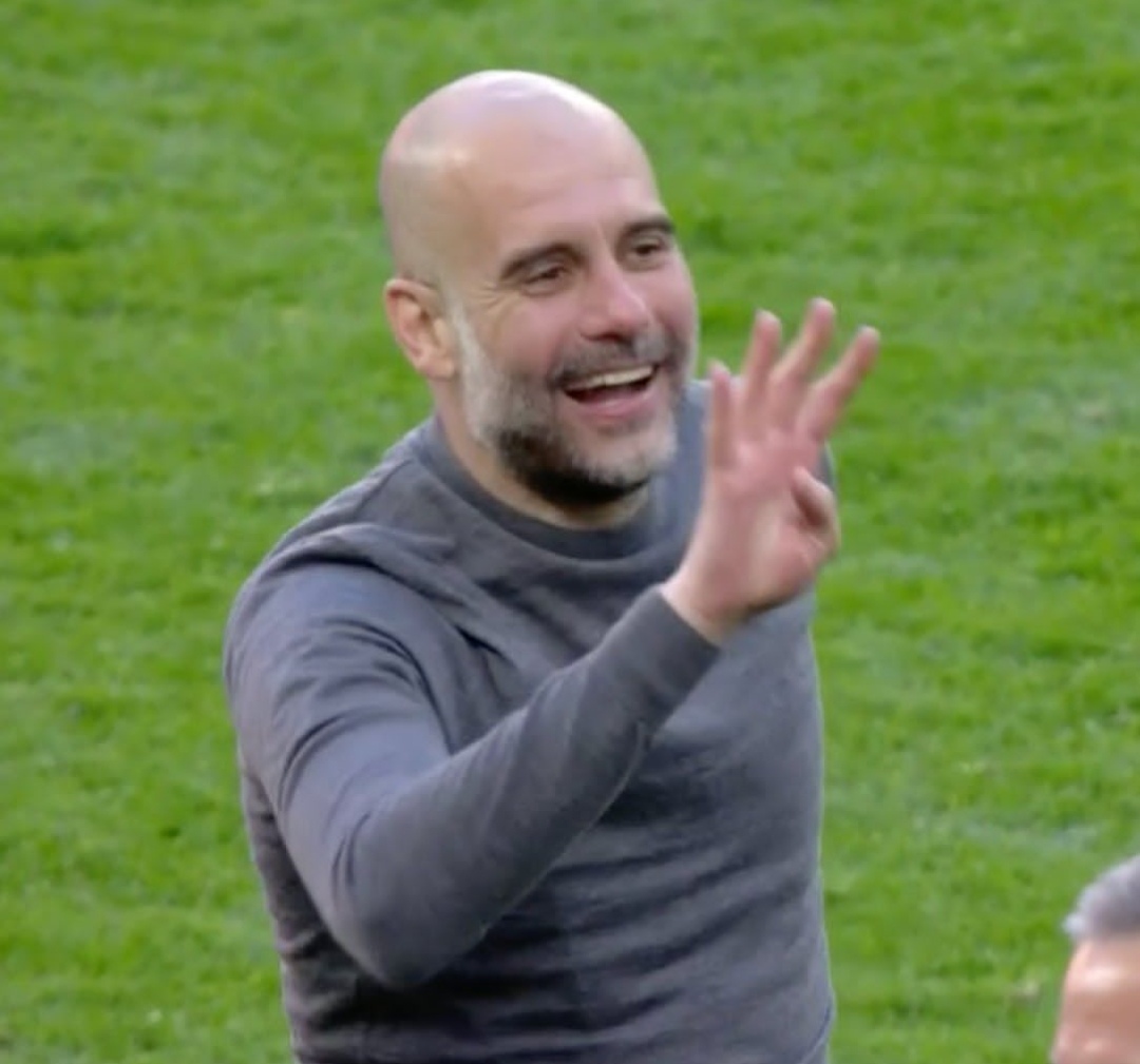 曼城10斯特林笑得真欢孙兴慜弯腰痛哭两位曼城球员安慰他