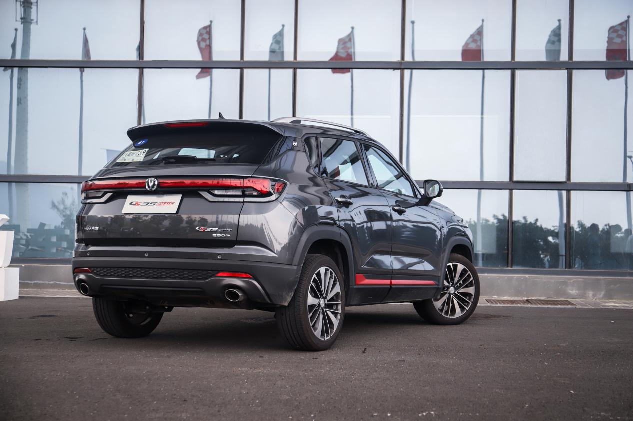 10万块买一台动力越级小型suv?试驾长安cs35 plus蓝鲸版