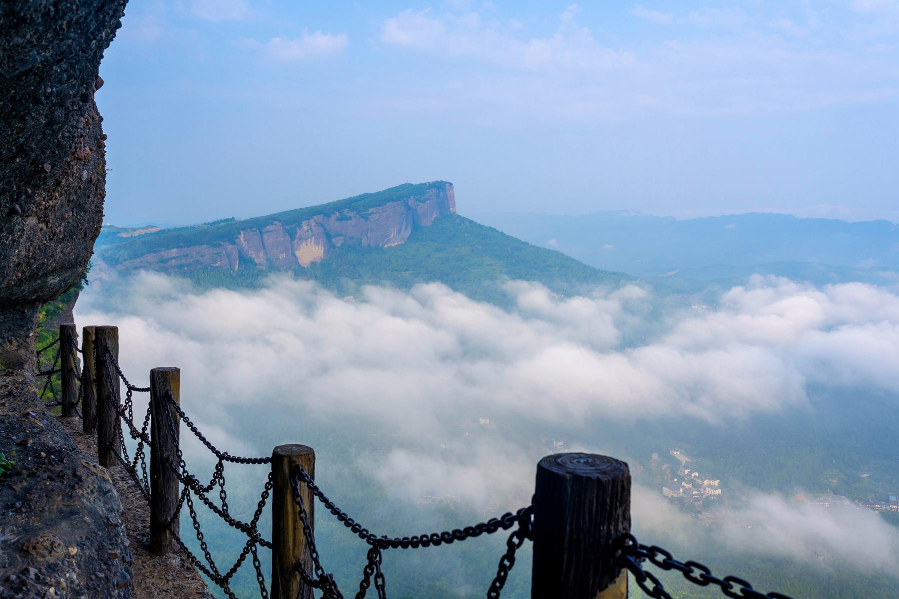 坐上高铁游川陕甘小长假广元必游景点险峻奇秀适合居家前往