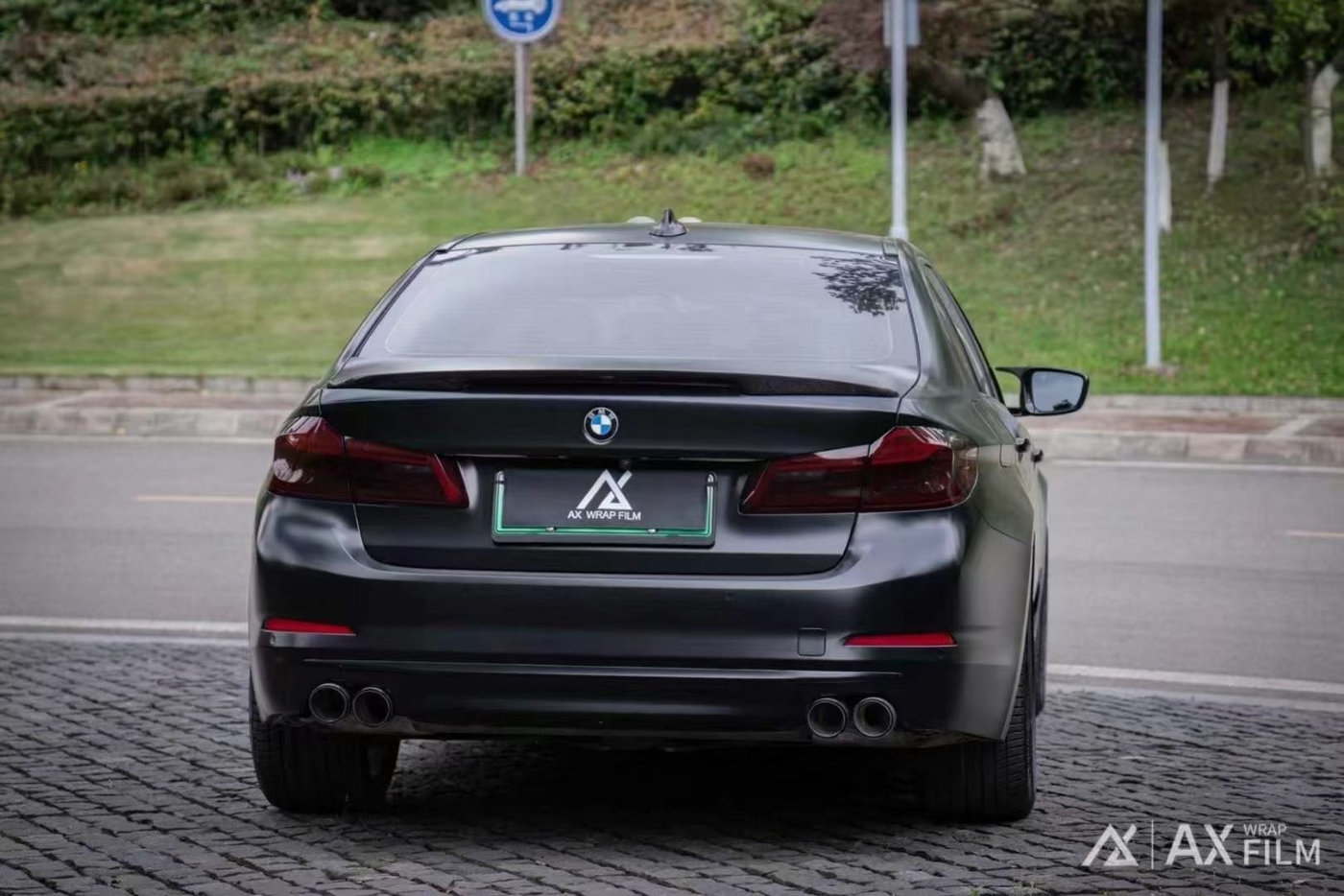 宝马5系改色陶瓷黑仿佛穿越千年的美