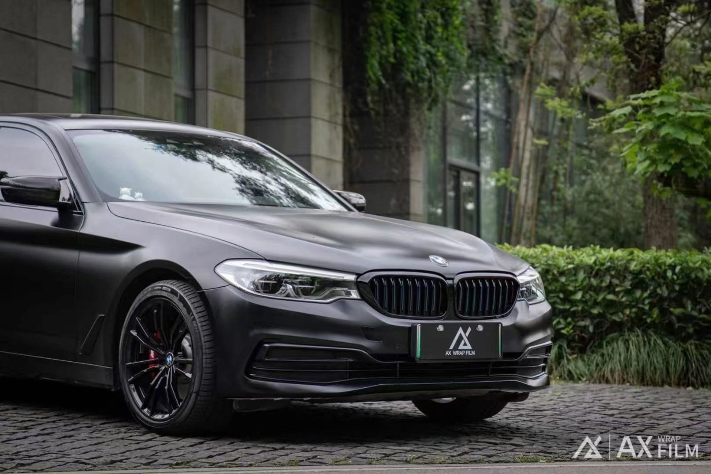 宝马5系改色陶瓷黑仿佛穿越千年的美