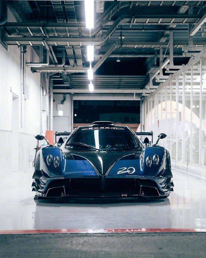 赛道猛兽帕加尼zondarevolucion