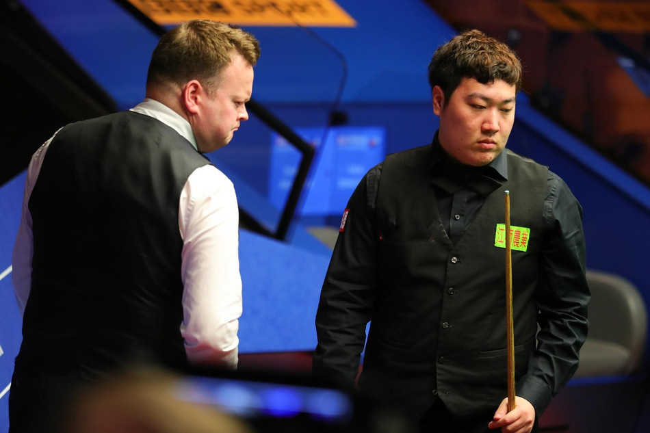 明晨央视直播世界斯诺克锦标赛颜丙涛vs墨菲中国小将形势不利