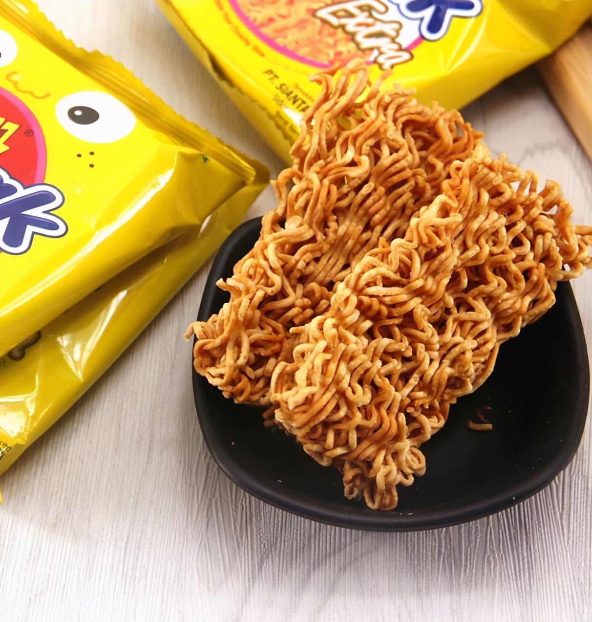 干脆面这种小零食你喜欢放粉包吃吗