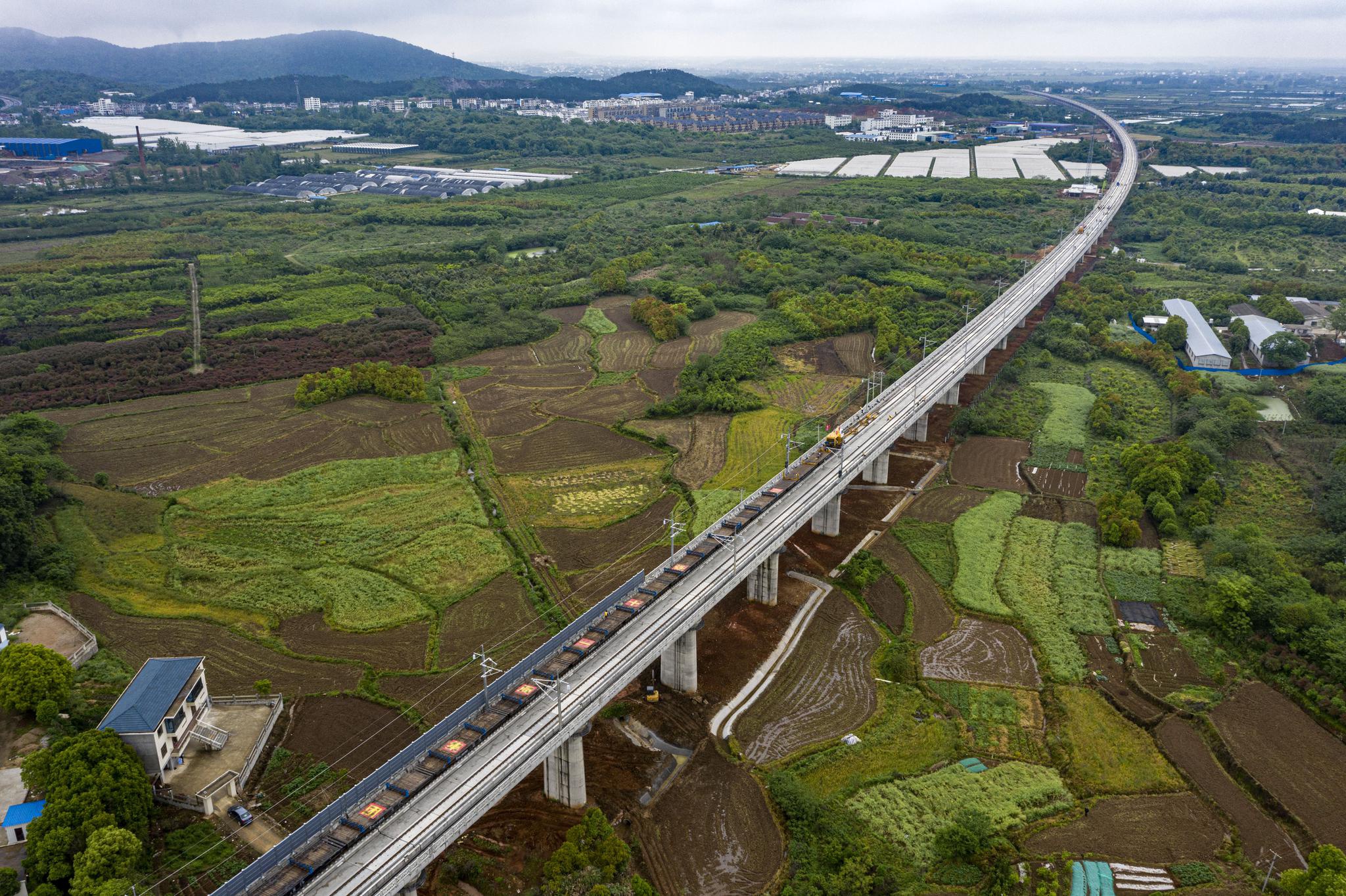 安九高铁湖北段与安徽段完成接轨