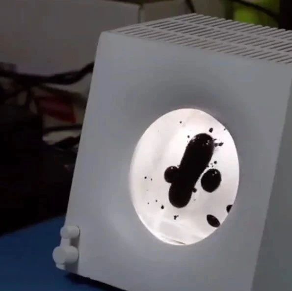 物理学大佬自制铁磁流体音箱,让流体随音乐跳舞…有毒液内味儿了!
