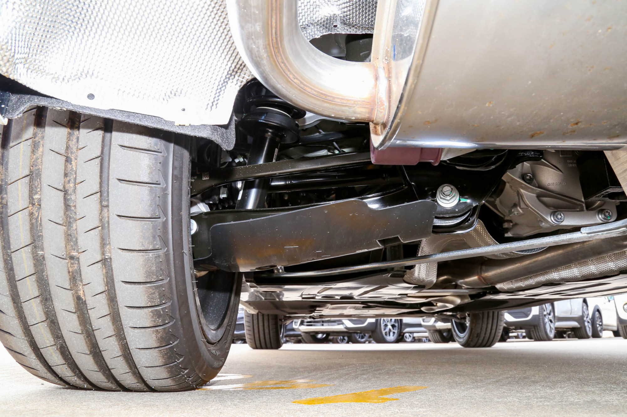 四轮独悬底盘方面,麦弗逊式独立悬挂 多连杆式独立悬挂,适时四驱,舒适