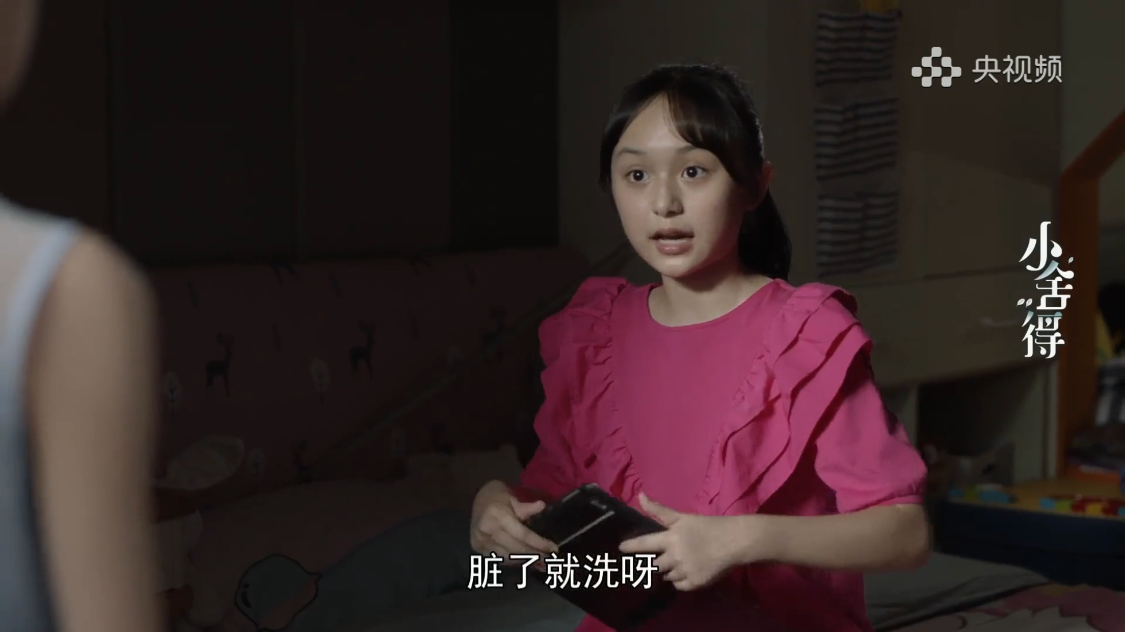 小舍得米桃试穿欢欢的裙子为之后的抑郁做好了铺垫