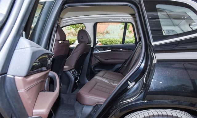 2021款宝马x3252马力68秒破百油耗80l开起来挺爽