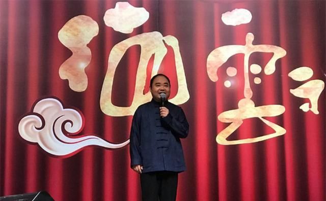 无视郭德纲,上班时间专心玩游戏的侯震,才是德云社真正的明白人