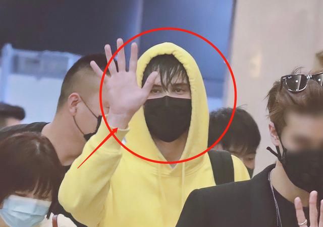 利路修果真不走寻常路!机场遭粉丝围堵,下意识的举动谁也没料到休闲区蓝鸢梦想 - Www.slyday.coM