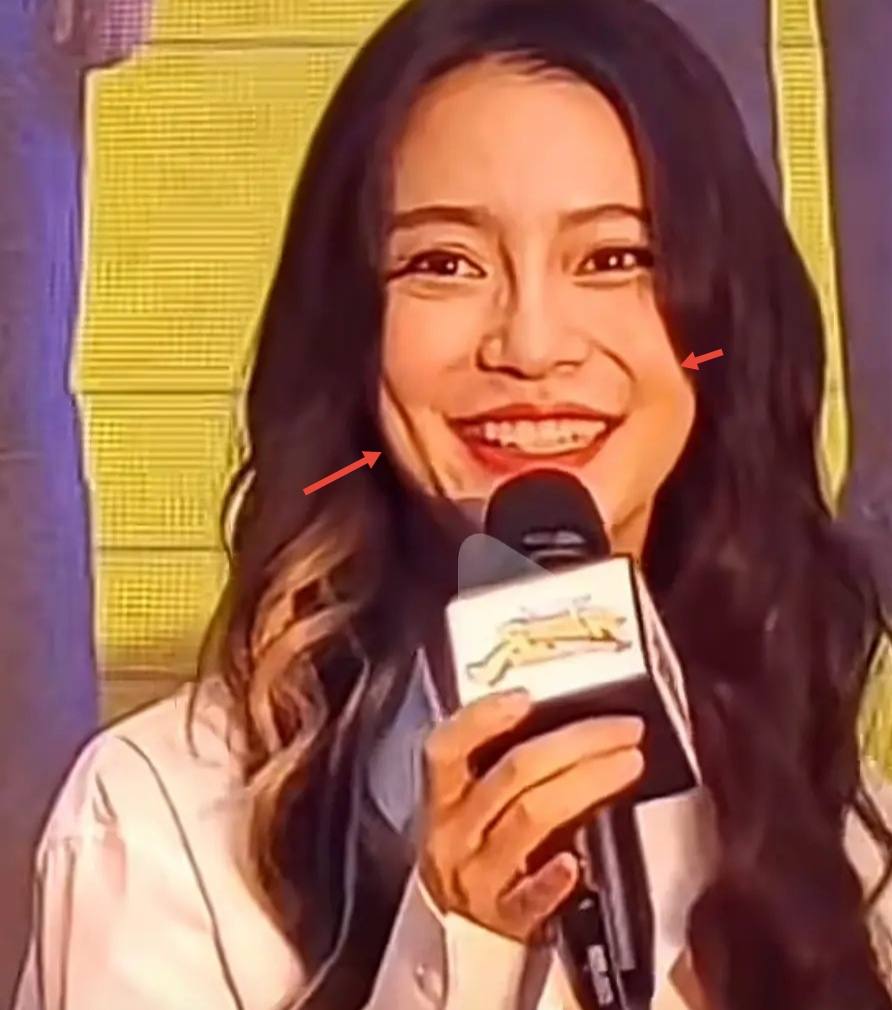 杨颖最新生图跟精修差距大两边脸完全不对称山根凸起法令纹深