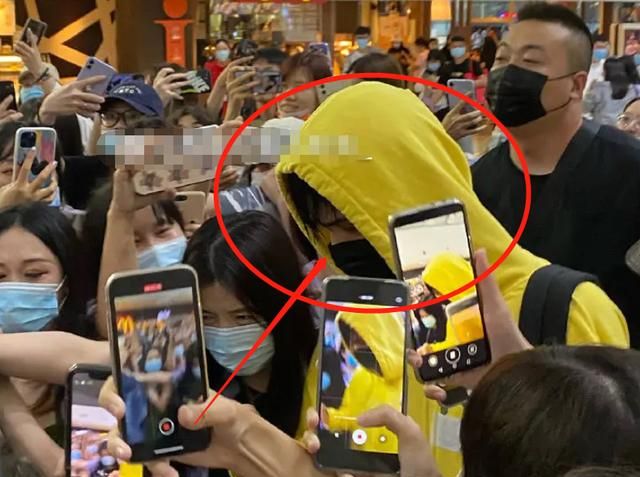 利路修果真不走寻常路!机场遭粉丝围堵,下意识的举动谁也没料到休闲区蓝鸢梦想 - Www.slyday.coM