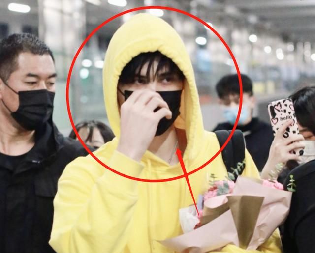 利路修果真不走寻常路!机场遭粉丝围堵,下意识的举动谁也没料到休闲区蓝鸢梦想 - Www.slyday.coM