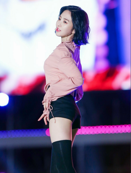 前aoa成员权珉娥晒割腕照,抱怨护士对她发火,曾四度自杀|申智珉|权珉