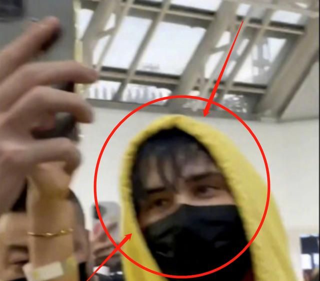 利路修果真不走寻常路!机场遭粉丝围堵,下意识的举动谁也没料到休闲区蓝鸢梦想 - Www.slyday.coM