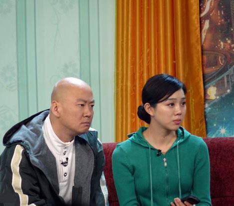 郭冬临出席活动腿细得撑不起裤子娶小20岁娇妻