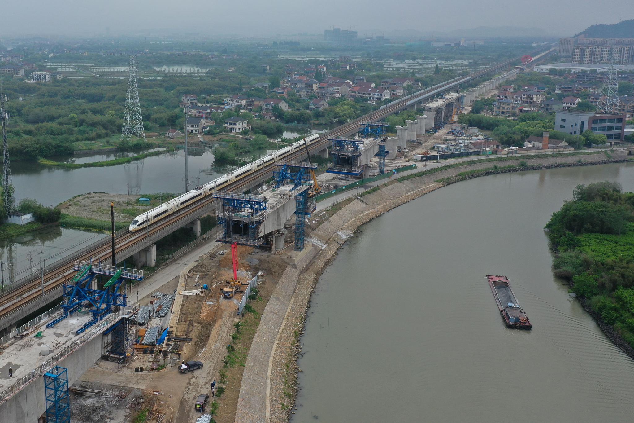 浙江:湖杭铁路进入梁体施工高峰