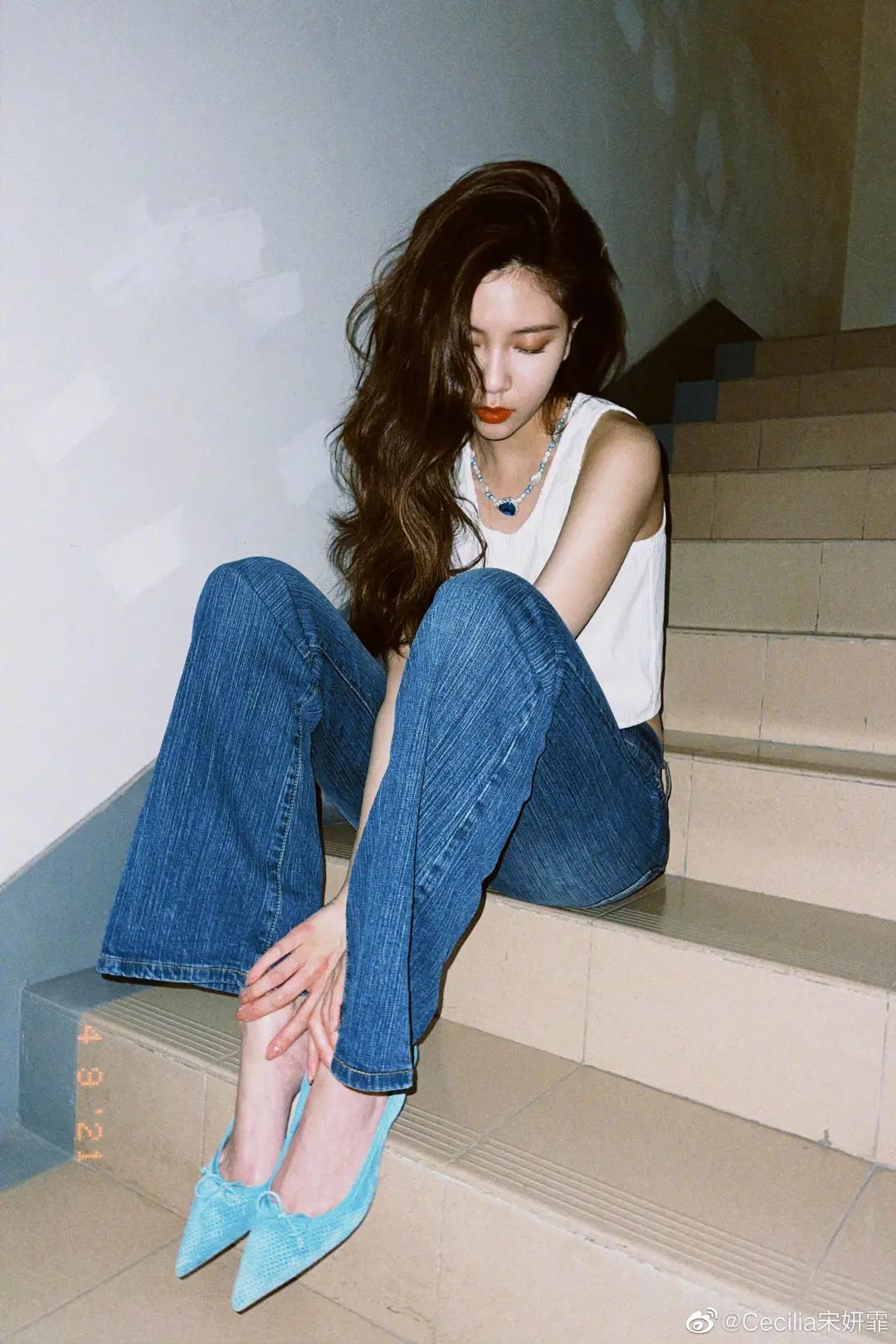 想组团去宋妍霏家偷喇叭裤