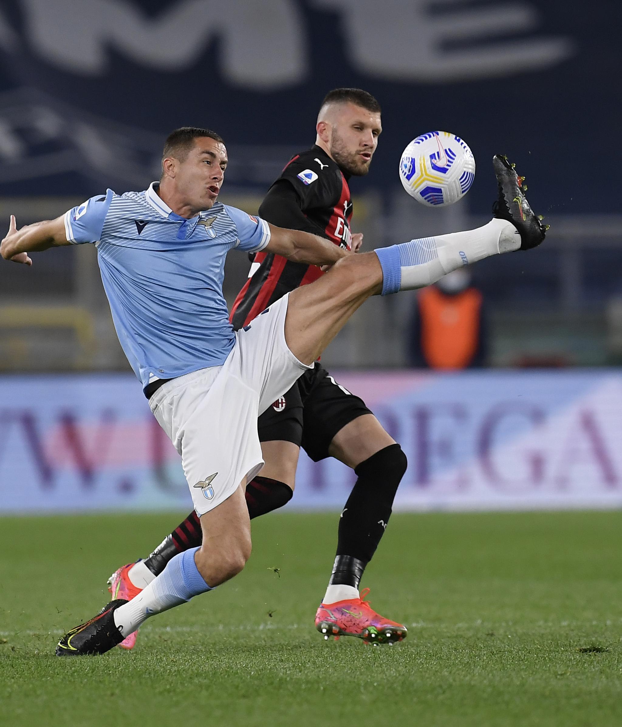 足球意甲拉齐奥胜ac米兰