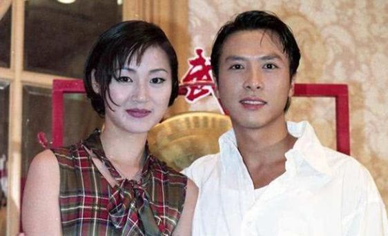 童年女神万绮雯和欧阳震华拍新戏年过半百无儿无女