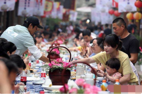 幼儿园“百家宴”成“全蛋宴”，老师一脸懵，家长：照你要求做的休闲区蓝鸢梦想 - Www.slyday.coM