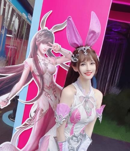 斗罗大陆杭州快闪店已落地真人版唐三小舞现身现场美哉