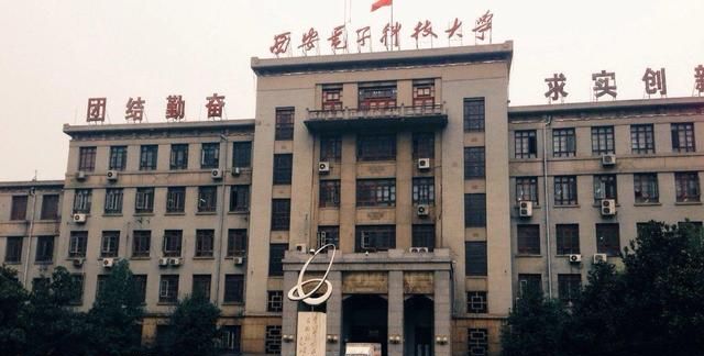 电子科技大学呢,前身就比较牛了,从远的说是军委工校,近的说是西军电