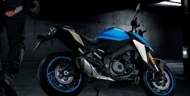 2021铃木四缸街车gsx-s1000发表!152ps马力,电控升级!