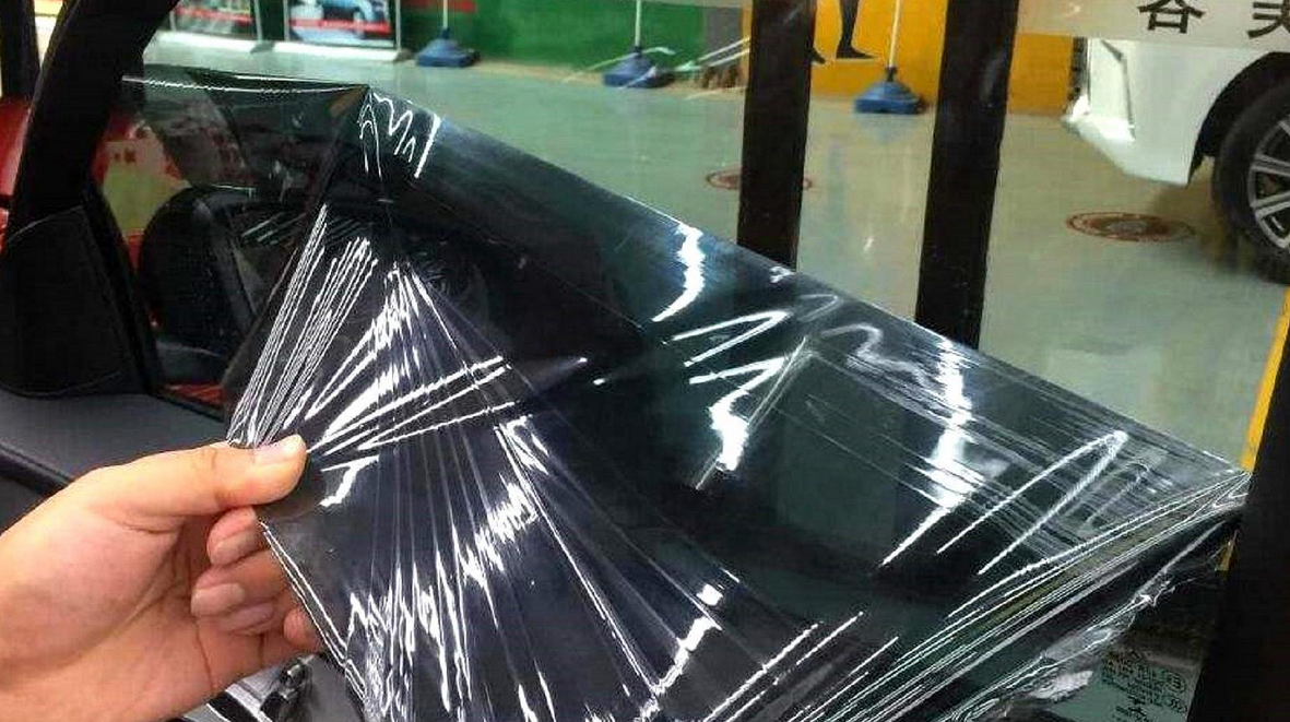 普通金属膜是指在无色的原膜层上喷溅金属制造而成,一般所用金属为铝