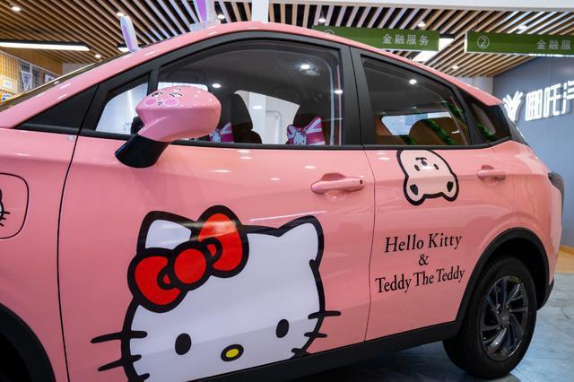 女性的钱太好赚了?Hello Kitty版的哪吒是否会受到女性偏爱?(图3) 女性的钱太好赚了?Hello Kitty版的哪吒是否会受到女性偏爱?(图3)