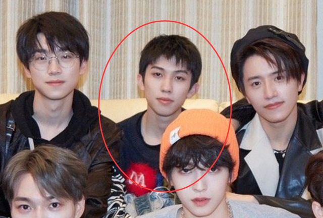 into1入住宿舍后首曝合照刘宇坐c位开心大笑林墨却令人担心