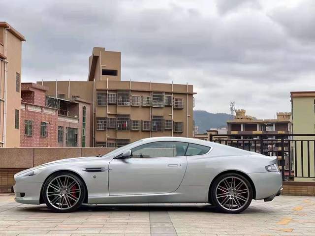 2016款阿斯顿马丁db9售价278万是那种美得让人驻足观赏的灵魂